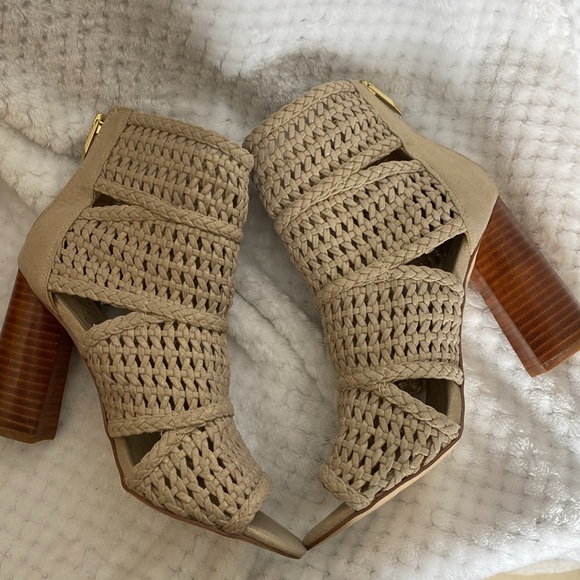 Fergie open toes woven style zip back heels - Picture 6 of 8